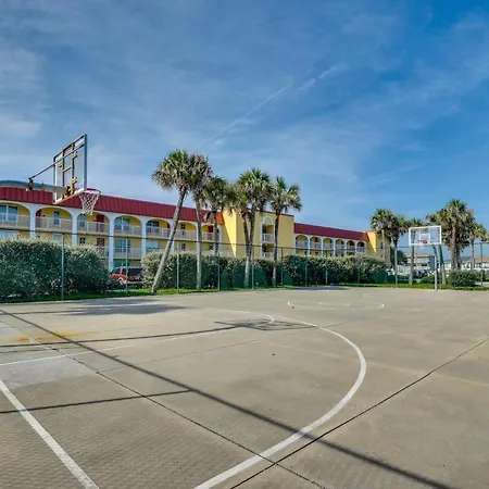 New Smyrna Beach Condo With Pool And Beach Access!